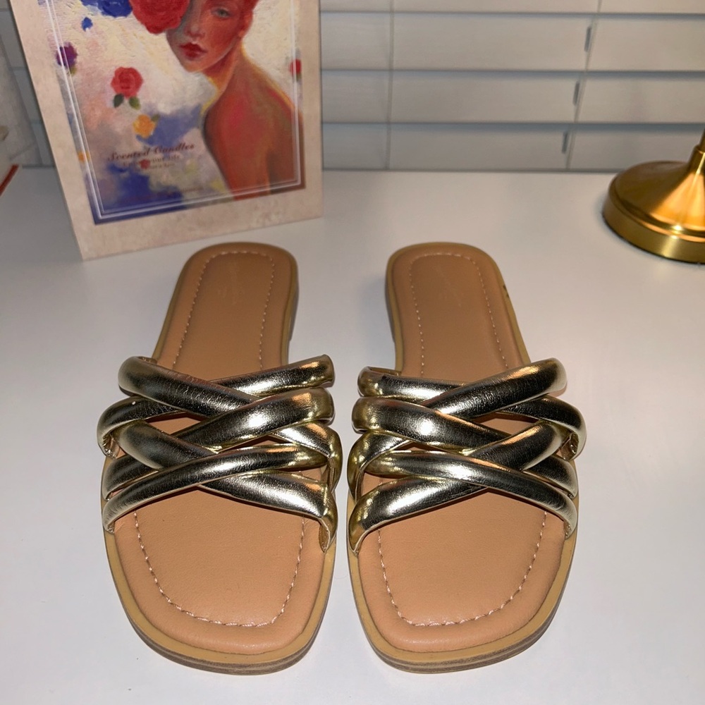 UNIVERSAL THREAD GOLD CRISSCROSS SANDALS